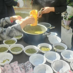 پخت آش نذری و شله زرد ایام فاطمیه دبستان شیخ محمد خیابانی-1404